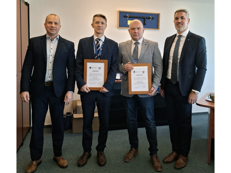 Év végi elismerés kimagasló szolgálati kutyás rendvédelmi feladatellátásért